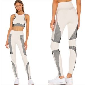 ALO YOGA ELECTRIC SET IN BONE